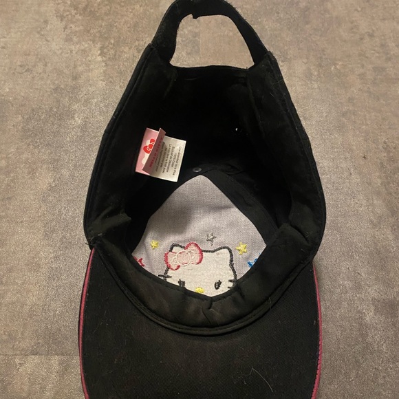 Children’s Hello Kitty hat - Picture 2 of 2